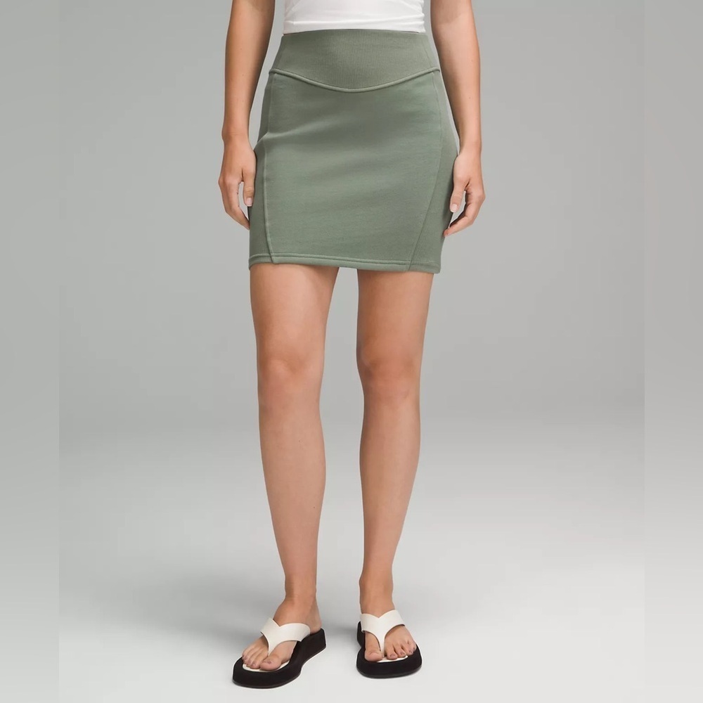 Lululemon Scuba High-Rise Mini Skirt- Size XL